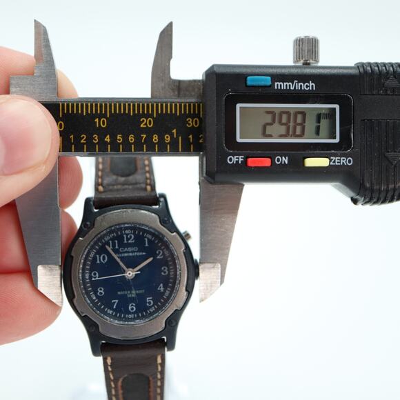 Vintage Womens Casio Illuminator Watch 30mm Blue Dial LQ-141 w New Battery - Picture 11 of 12